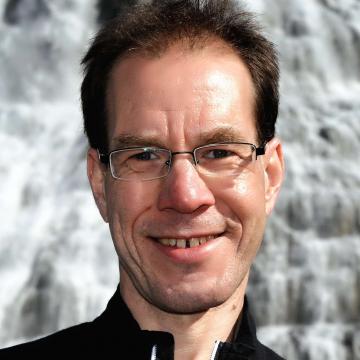 Prof. Dr. Roland Strausz